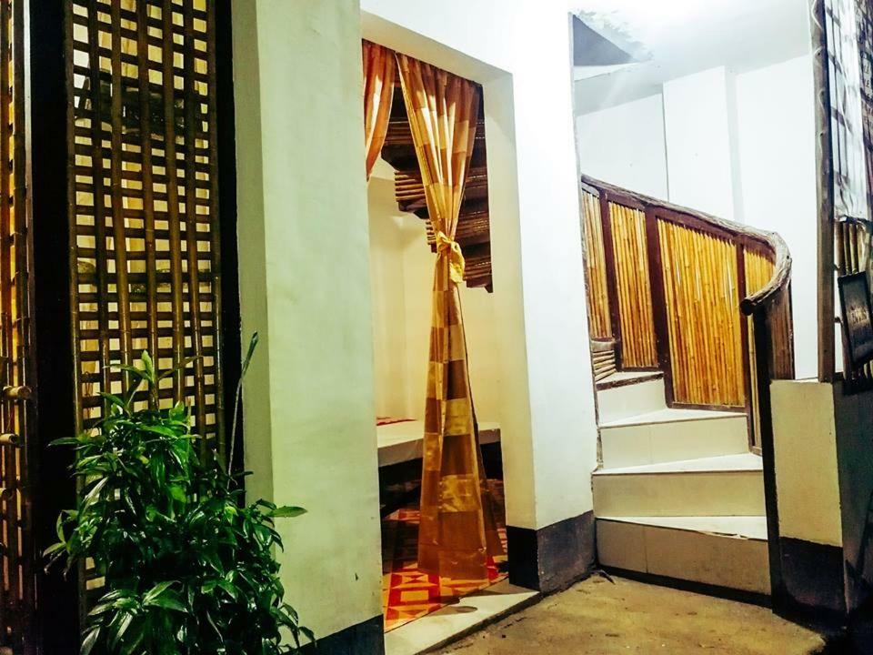 Joyful Guest House เอลนิโด ภายนอก รูปภาพ